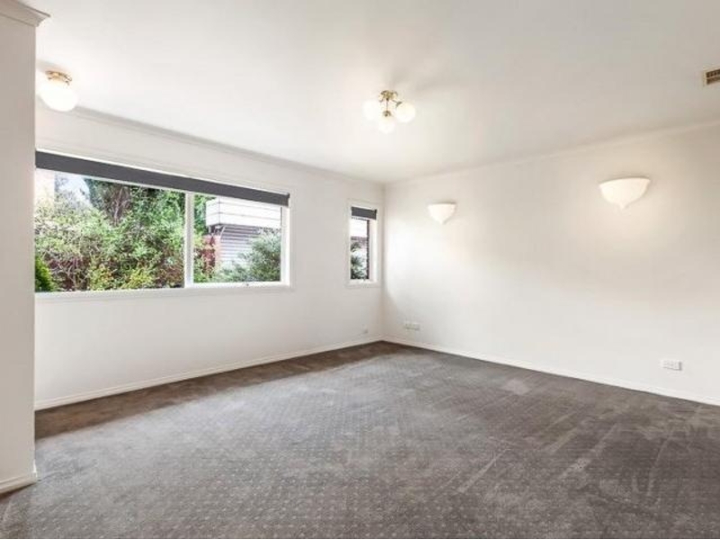 2/94 Oriel Road, IVANHOE Townhouse for rent Listed by Maria Psarras