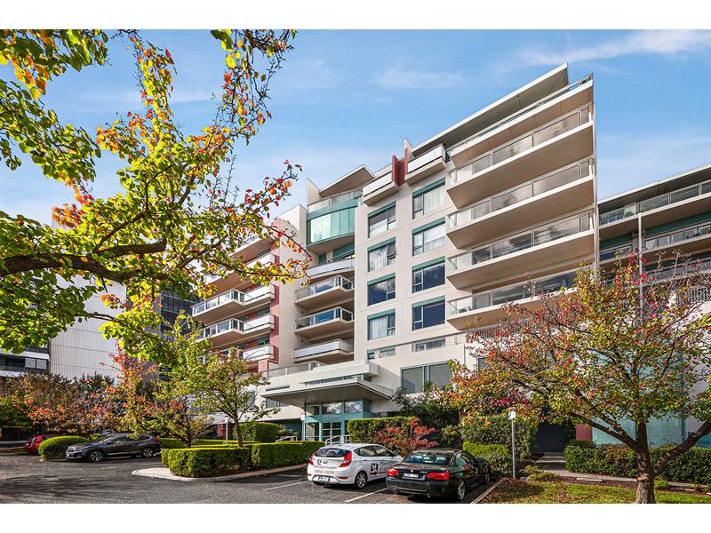 205/1 Sovereign Point Court DONCASTER VIC 3108