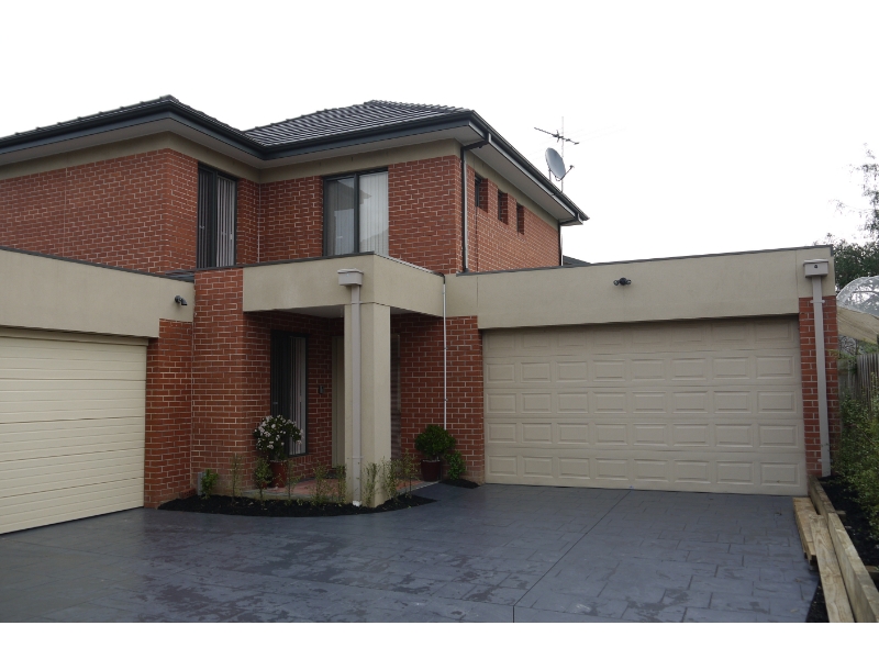 2/11 Highfield Road DONCASTER EAST VIC 3109