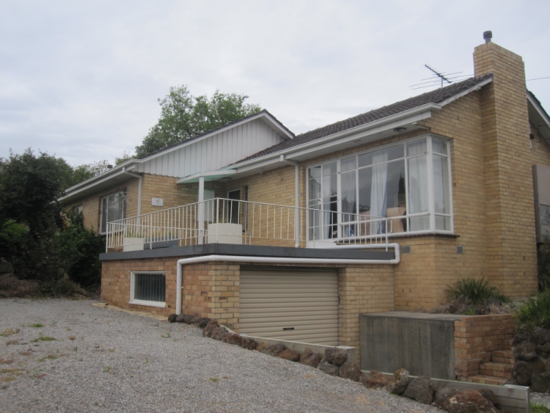 26 Fairhills Parade, Glen Waverley House for rent Listed by Monica