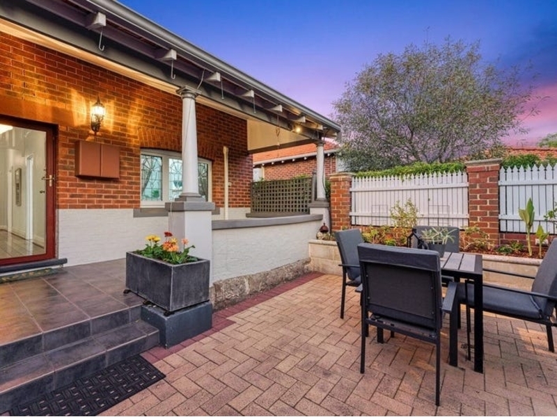 208 Crawford Road, INGLEWOOD House for rent Listed by Fatima Faria of