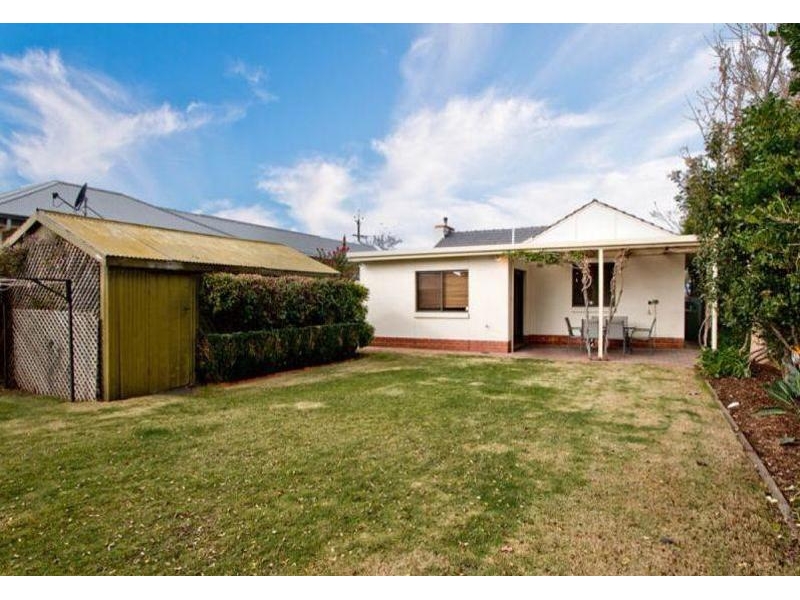 110 Raglan Avenue, South Plympton House for rent Listed by Megan