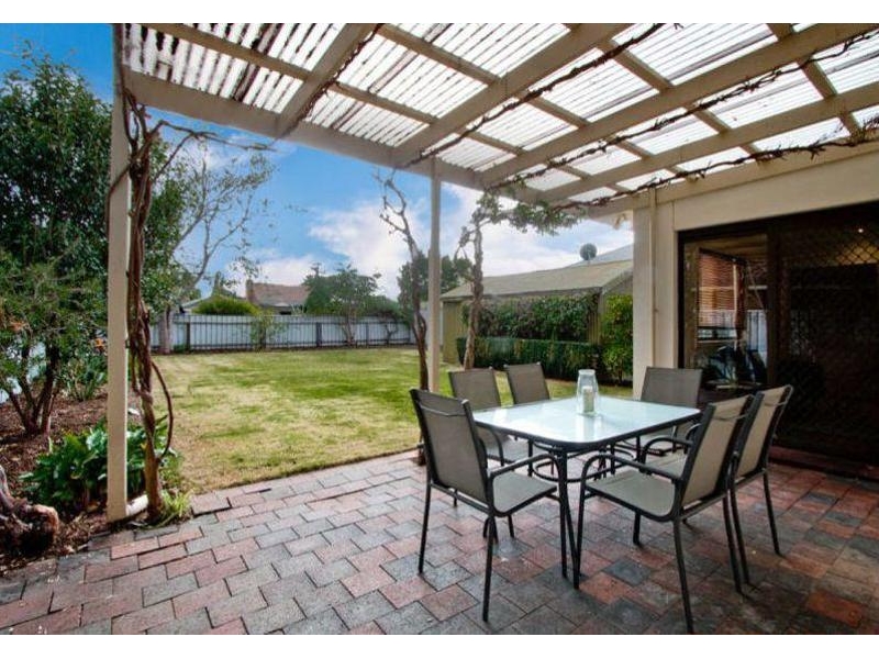 110 Raglan Avenue, South Plympton House for rent Listed by Megan