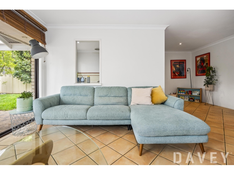 9 Arthur Court, CARINE House for rent Listed by Alison Mcleod of