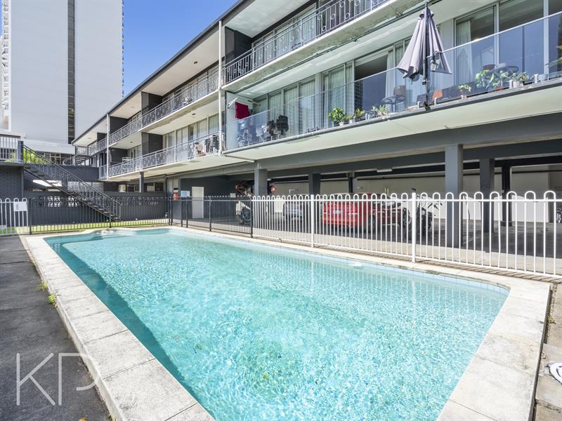 6/3302 Surfers Paradise Boulevard, SURFERS PARADISE Apartment for rent