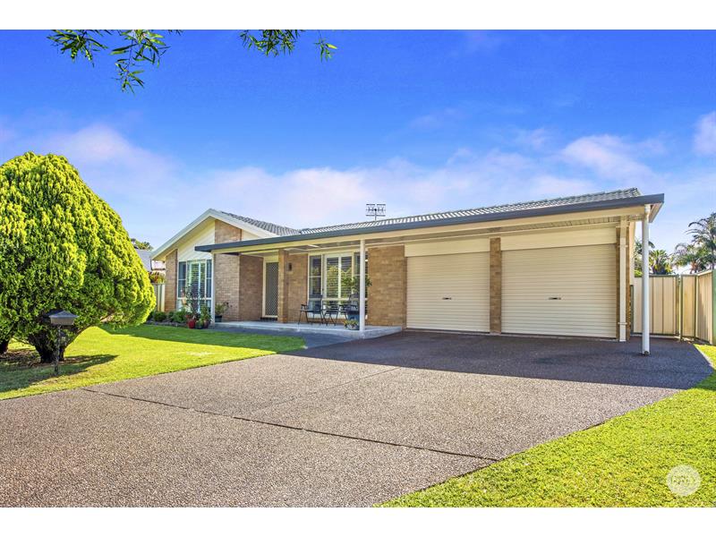 22 Compass Close, SALAMANDER BAY House for rent Listed by of Prd Port