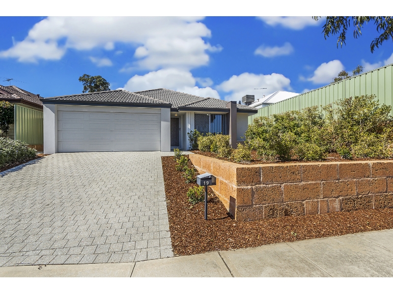 19 Explorers Crescent, BALDIVIS House for rent Listed by Leasing