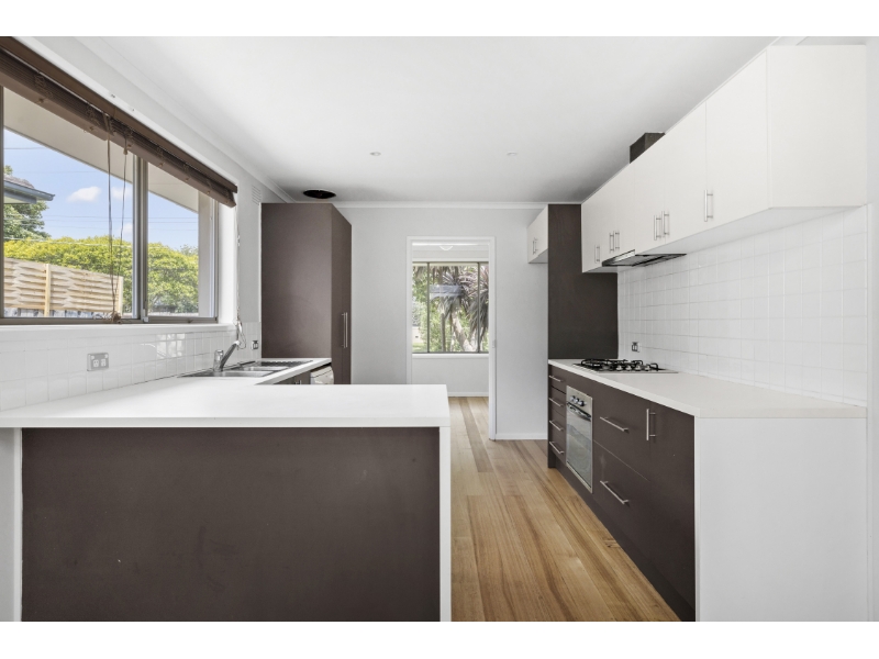 5 Lucerne Crescent, FRANKSTON House for rent Listed by of Ray White