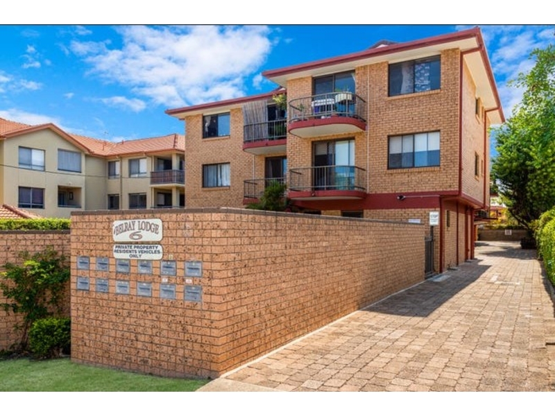 3/6 Lenneberg Street, SOUTHPORT Apartment for rent Listed by Amber
