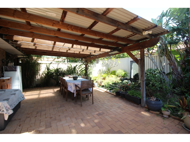 1/218 Olsen Avenue, ARUNDEL Townhouse for rent Listed by Amber Russell of Harcourts Broadwater