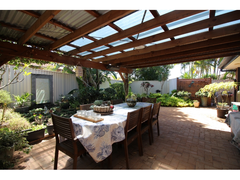 1/218 Olsen Avenue, ARUNDEL Townhouse for rent Listed by Amber Russell of Harcourts Broadwater