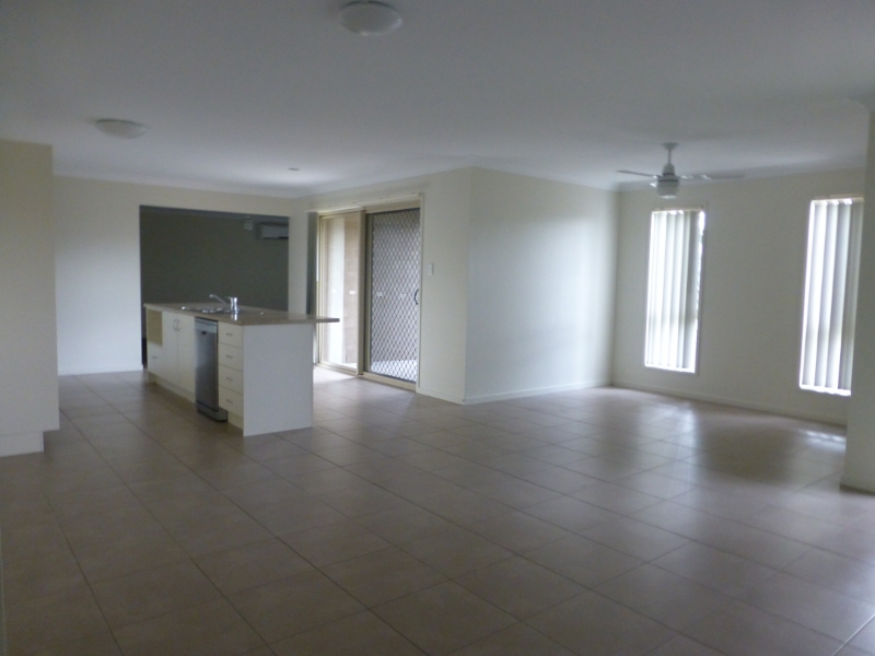 2 Warilla View, BLACKS BEACH House for rent Listed by Mackay City