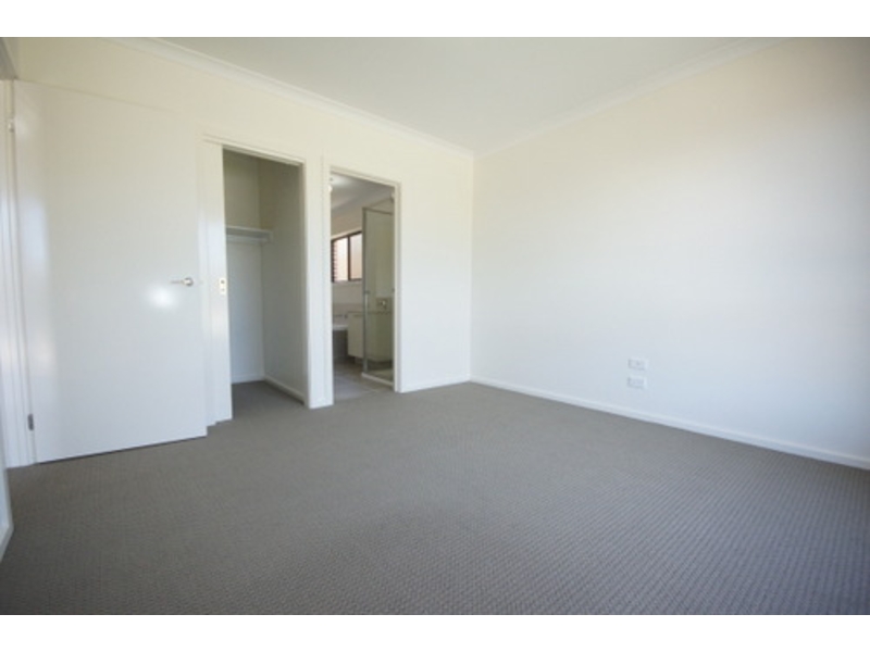 4/3 Manor View, PAKENHAM House for rent Listed by Ray White Pakenham
