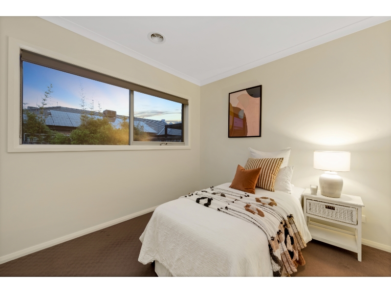 5 Penshurst Crescent, OFFICER House for rent Listed by Ray White