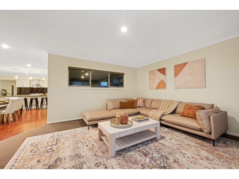 5 Penshurst Crescent, OFFICER House for rent Listed by Ray White