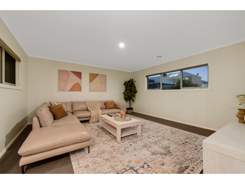 5 Penshurst Crescent, OFFICER House for rent Listed by Ray White