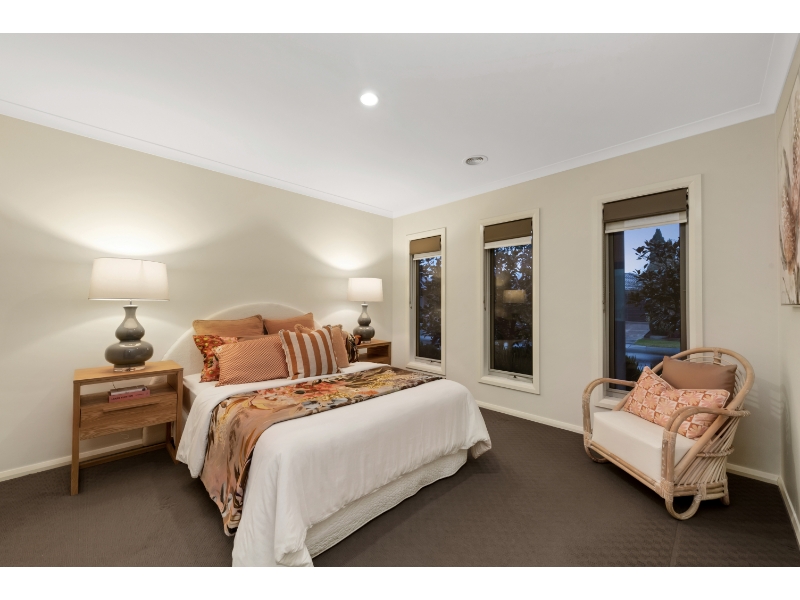 5 Penshurst Crescent, OFFICER House for rent Listed by Ray White