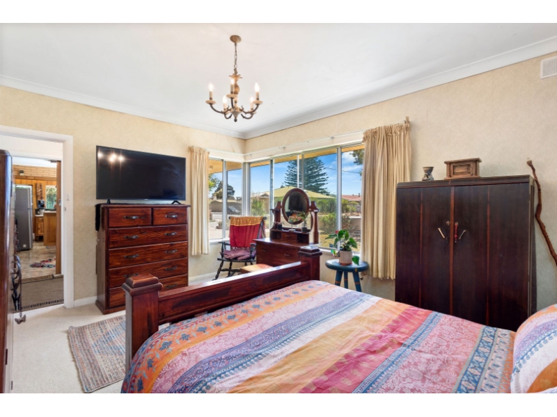 2A Gulfview Road, CHRISTIES BEACH House for rent Listed by Ebony