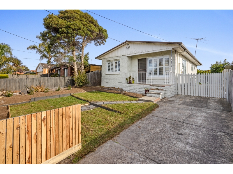 138 Ninth Ave, ROSEBUD House for rent Listed by Celeste Little of Ray