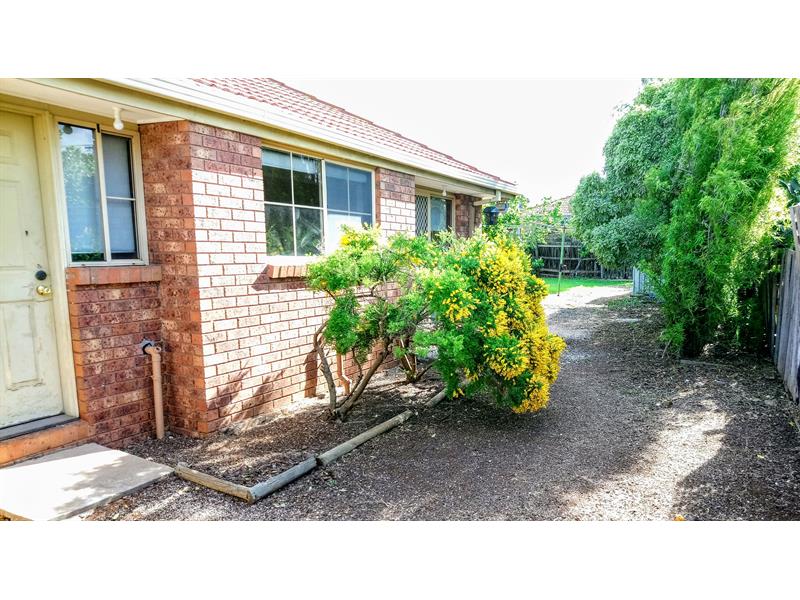 16 Lorikeet Court, WERRIBEE House for rent Listed by Sweeney Rentals of Sweeney Altona
