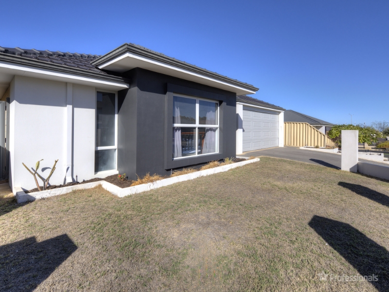 17 Oakbank Crescent, BUTLER House for rent Listed by Michelle Bourke