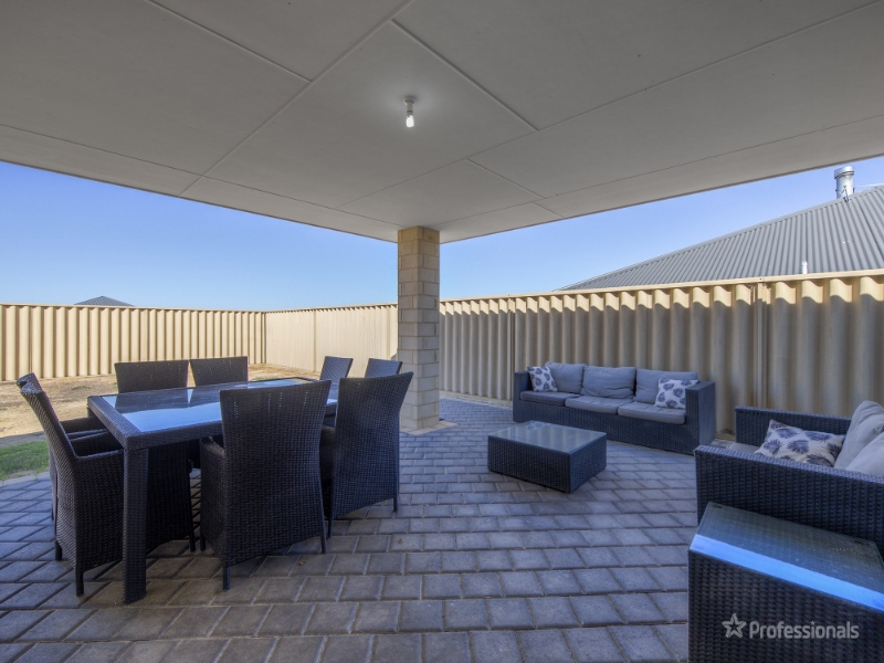 17 Oakbank Crescent, BUTLER House for rent Listed by Michelle Bourke