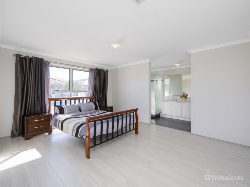 17 Oakbank Crescent, BUTLER House for rent Listed by Michelle Bourke