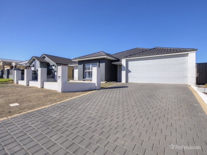 17 Oakbank Crescent, BUTLER House for rent Listed by Michelle Bourke