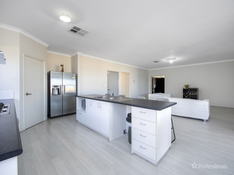 17 Oakbank Crescent, BUTLER House for rent Listed by Michelle Bourke