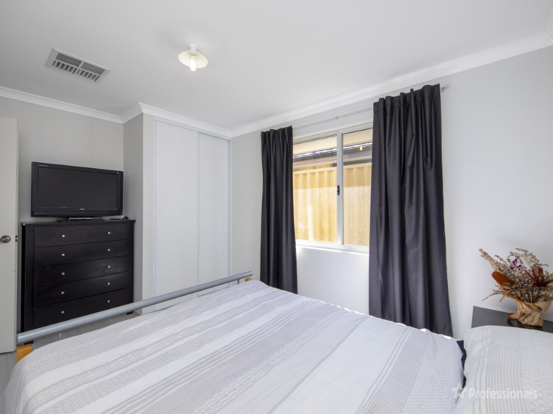 17 Oakbank Crescent, BUTLER House for rent Listed by Michelle Bourke