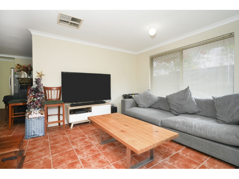 2 Millard Close, ASHFIELD House for rent Listed by Urban Springs