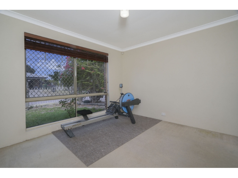 2 Millard Close, ASHFIELD House for rent Listed by Urban Springs