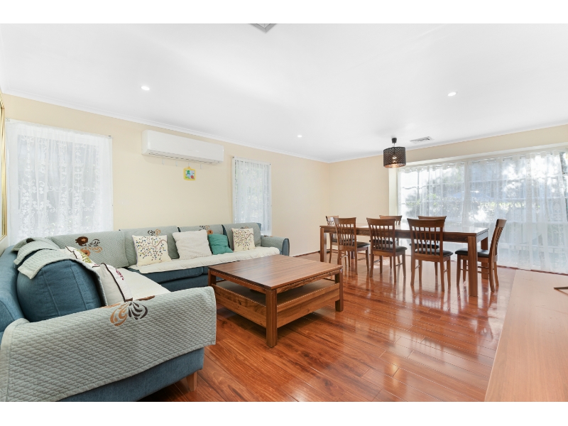 10 Foxley Street, GLEN WAVERLEY House for rent Listed by Stephanie
