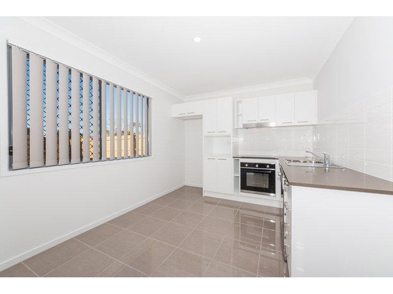 2/122a Klingner Road, REDCLIFFE Townhouse for rent Listed by Alex