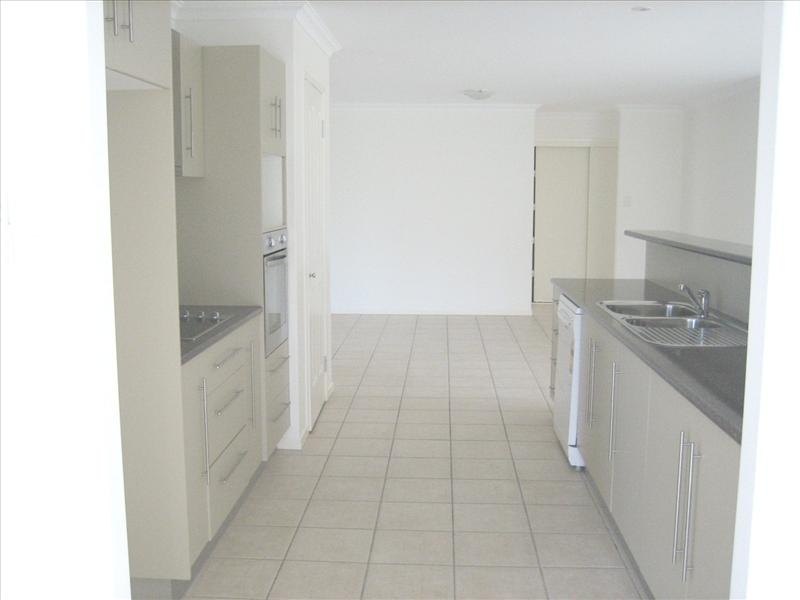 17 Norseman Street, ROTHWELL House for rent Listed by Alex Beker of