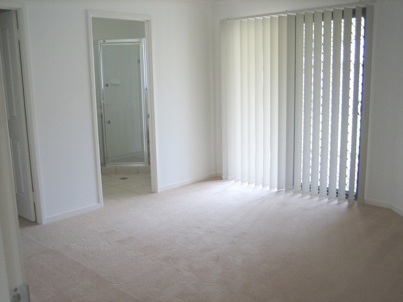 17 Norseman Street, ROTHWELL House for rent Listed by Alex Beker of