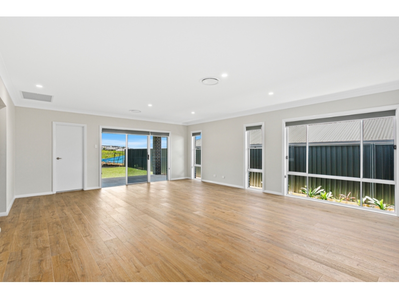 30 Lomandra Crescent, CALDERWOOD House for rent Listed by Montana