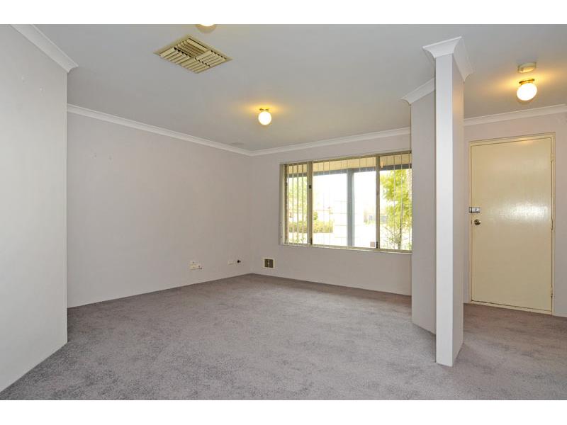 7 Courtland Crescent, REDCLIFFE House for rent Listed by Justine