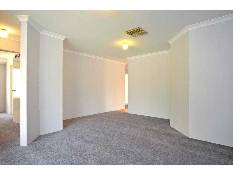 7 Courtland Crescent, REDCLIFFE House for rent Listed by Justine