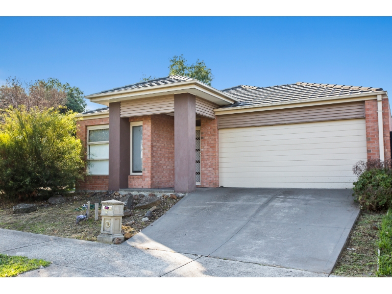 17 Crosskeys Road, Craigieburn House for rent Listed by Amira Khatoun