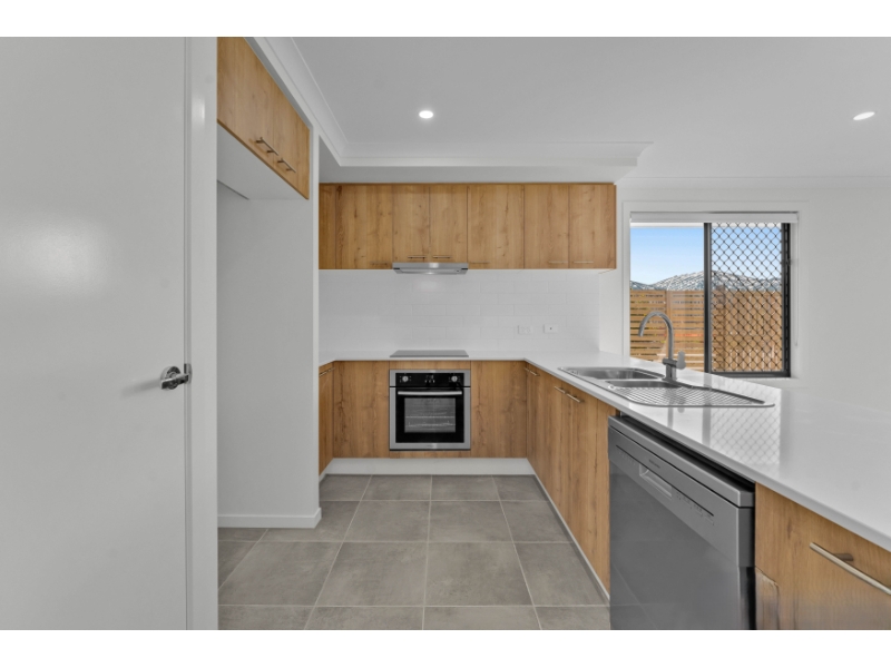 11 Chorus Crescent, Ripley House for rent Listed by Jamie Do of