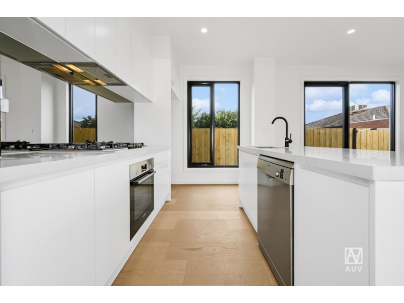 47 Tennyson Ave, Clayton South Townhouse for rent Listed by Kim Lieu