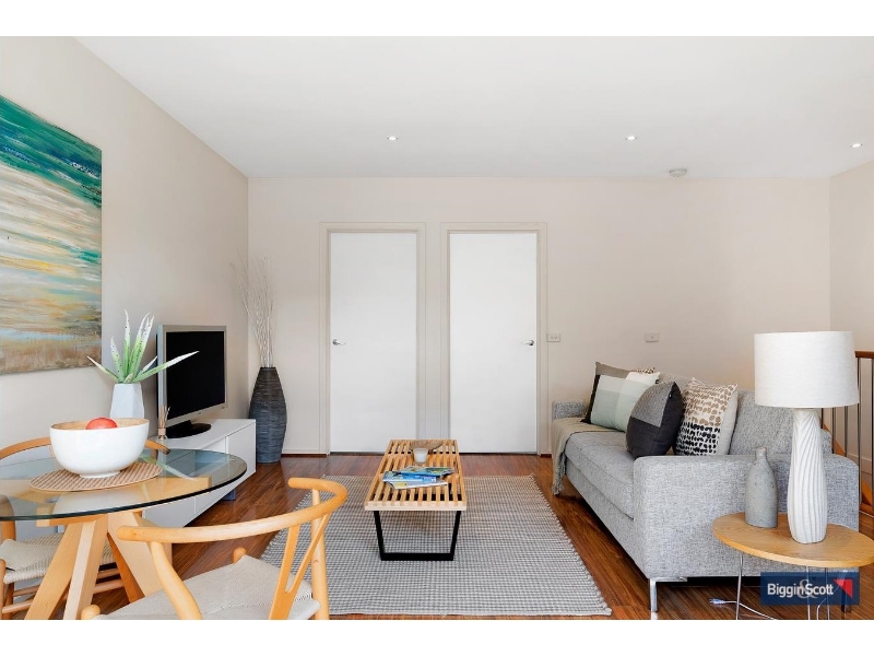 17/6 Rosamond Road, Footscray Townhouse for rent Listed by Ann Curnow