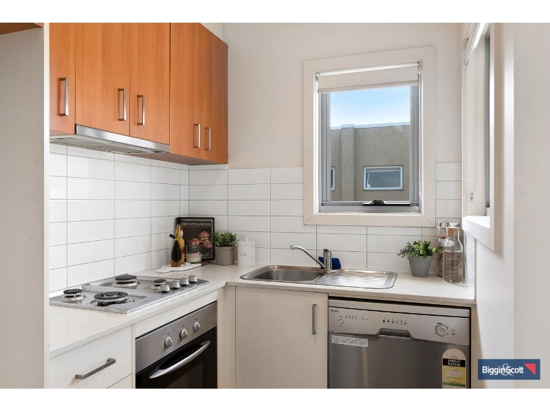 17/6 Rosamond Road, Footscray Townhouse for rent Listed by Ann Curnow