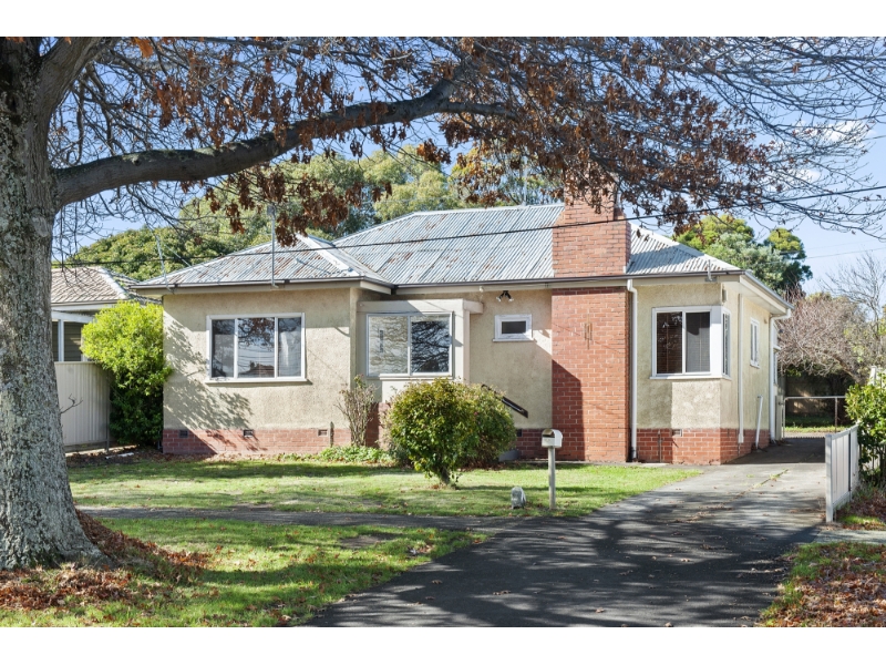1122 Armstrong St N, Ballarat North House for rent Listed by Carmen Moors of Fletchers