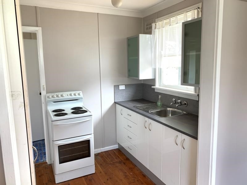 12 Stewart Avenue, Tamworth House for rent Listed by Prd Tamworth of