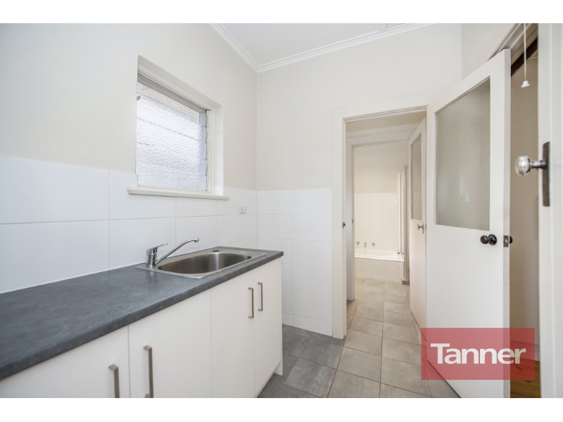 128 Kingston Avenue, Melrose Park House for rent Listed by Liam