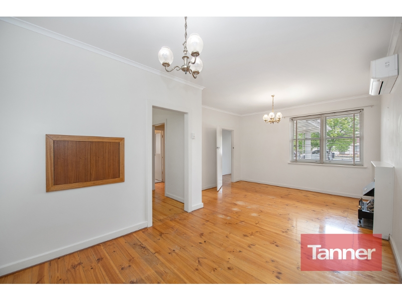 128 Kingston Avenue, Melrose Park House for rent Listed by Liam