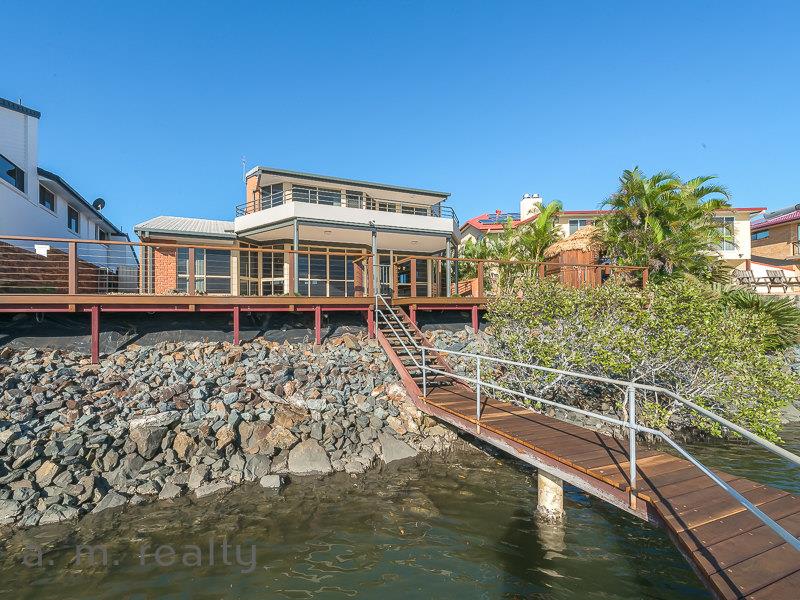54 Tradewinds Avenue Paradise Point QLD 4216
