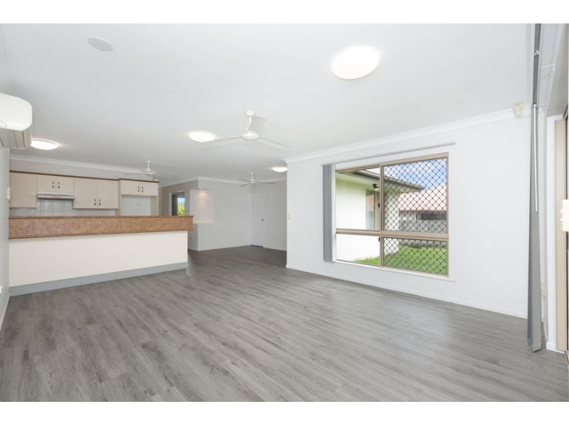 7 Kato Place, MOUNT LOUISA House for rent Listed by Re/max Excellence